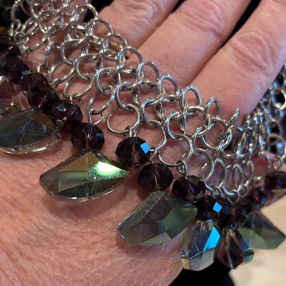 Elegant Silver and Multicolor Glass Beaded Statement Necklace. Size 18” to 22” l - Picture 6 of 8